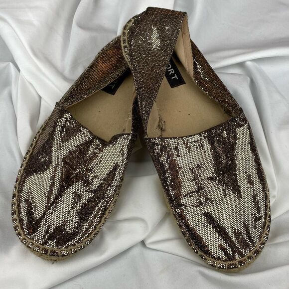 Glittery Glitzy Gold flats - Picture 2 of 7